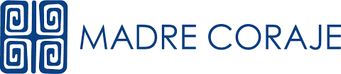 Logotipo de Madre Coraje, con un diseño de cuatro símbolos cuadrados entrelazados a la izquierda y el nombre en tipografía azul a la derecha.